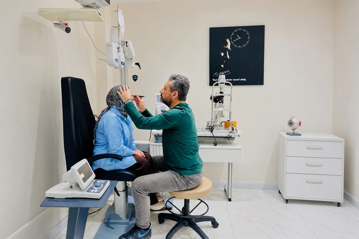 Klinikte muayene sırasında hasta değerlendirmesi